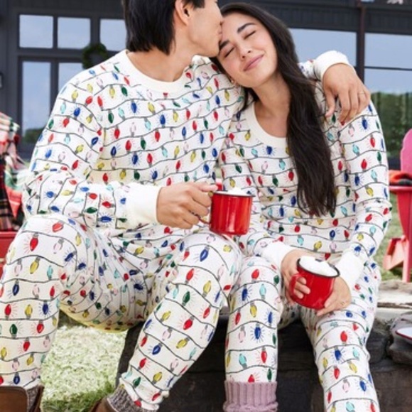 Hanna Andersson Bright Bulbs Unisex Pajama Set, top S, bottom M, details below - Picture 2 of 12
